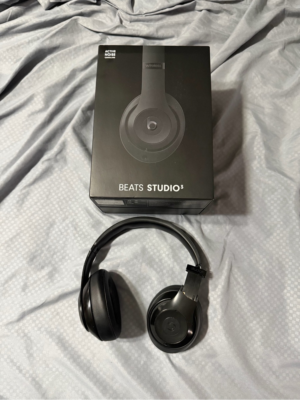 beats studio 3 wireless *DAMAGED PANEL/HINGE*